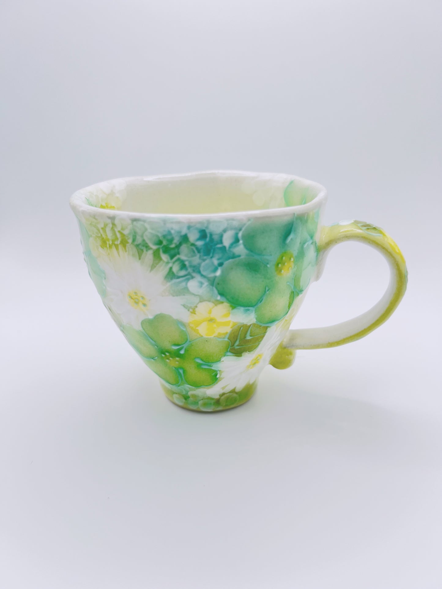 Yuzuriha Flower Mug 青彩雏菊花