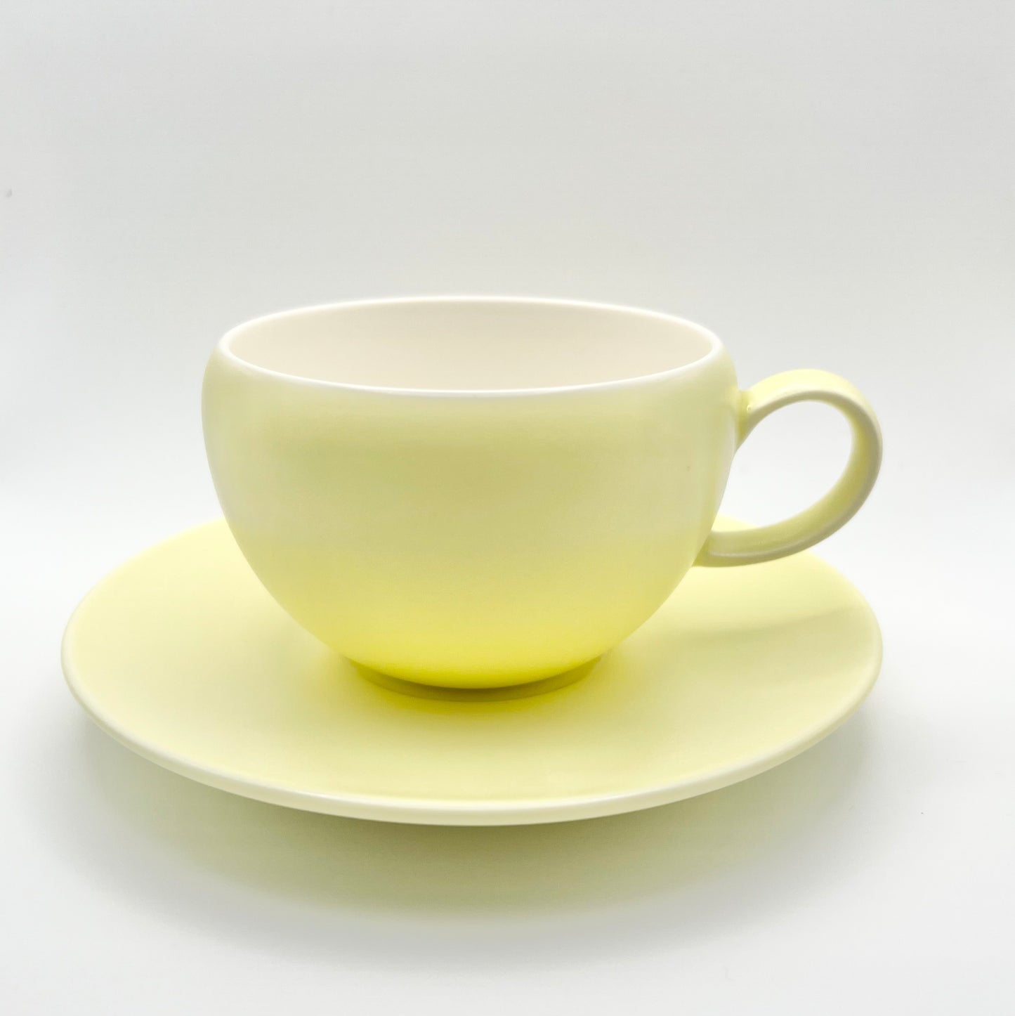YEZI Studio Handcraft Egg Shaped Cup and Saucer (light yellow glossy)