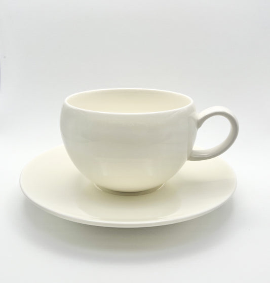 YEZI Studio Handcraft Egg Shaped Cup and Saucer (white glossy)