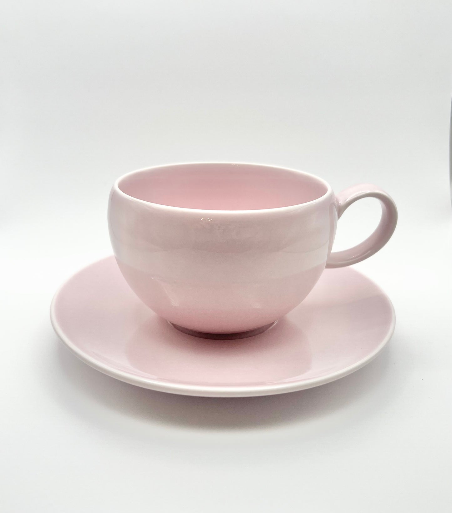 YEZI Studio Handcraft Egg Shaped Cup and Saucer (lilac glossy)