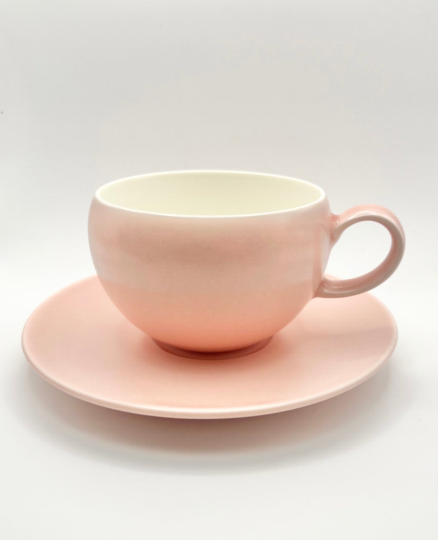 YEZI Studio Handcraft Egg Shaped Cup and Saucer (pink glossy)