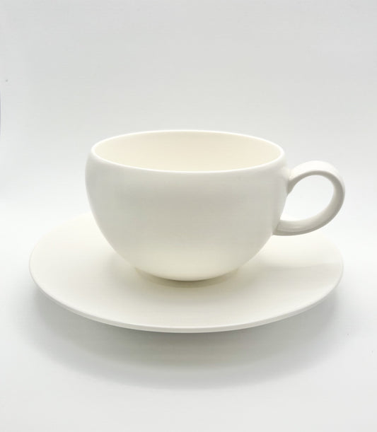 YEZI Studio Handcraft Egg Shaped Cup and Saucer (white matte)